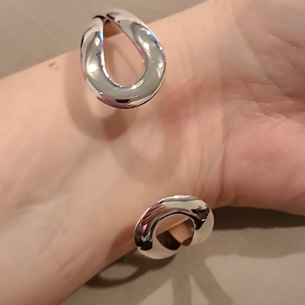 Twisted sterling silver cuff bracelet - Picture 3 of 7